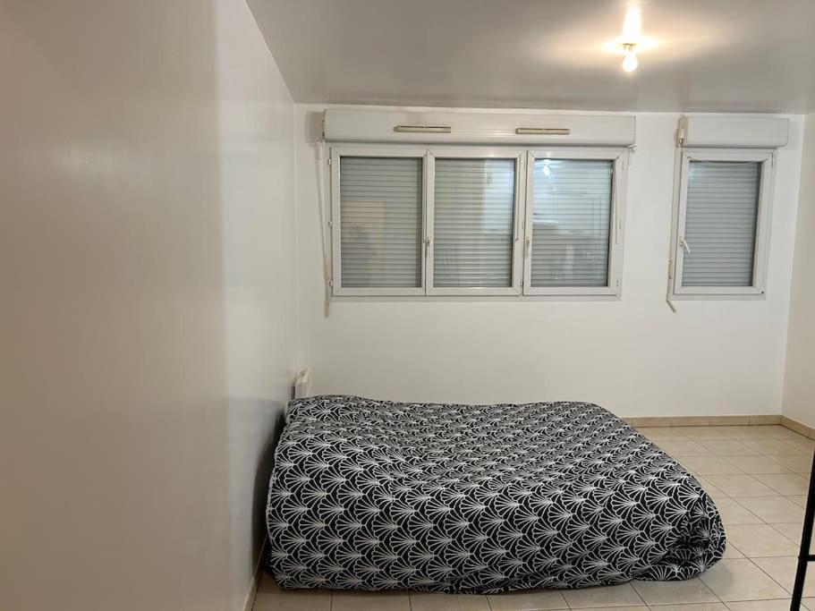 Studio A 2 Pas Du Metro Clichy Exteriör bild
