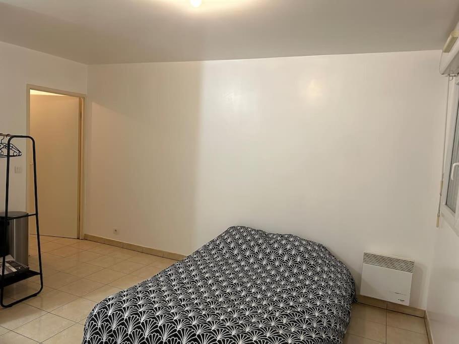 Studio A 2 Pas Du Metro Clichy Exteriör bild